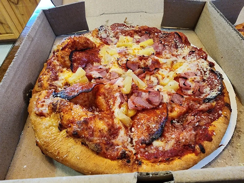 Pepperoni Ham Pineapple Pizza